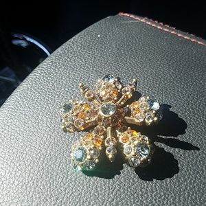 Joan Rivers Jewelry - Joan Rivers flower / snowflake design Joan Rivers Jewelry - Joan Rivers flower / snowflake design